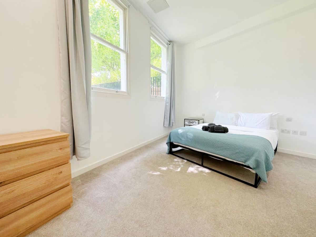 Portobello Dock Canalside Apartment London Exterior photo
